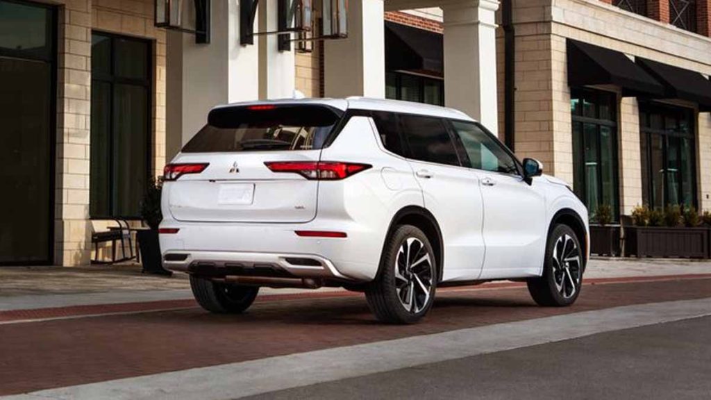 2022 Mitsubishi Outlander backview