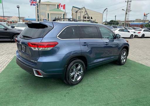 2019 Toyota Highlander back view