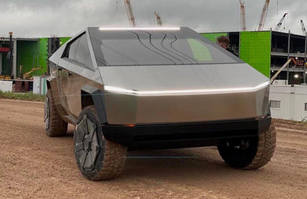 Elon Musk 2021 TESLA CYBERTRUCK