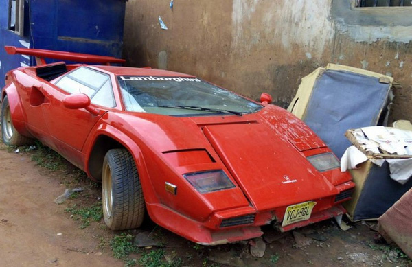 LAMBORGHINI COUNTACH