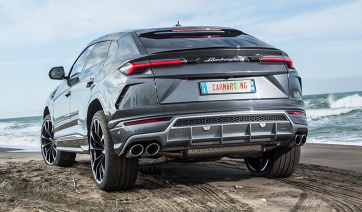 2019 Lamborghini Urus back view