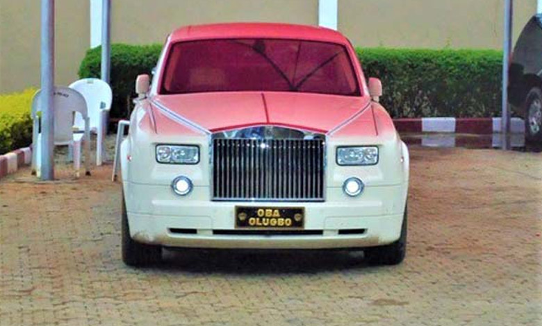 Oba Fredrick Obateru Akinruntan Olugbo of Ugbo rolls royce