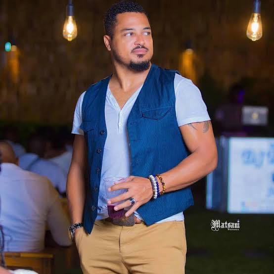 Van Vicker Biography