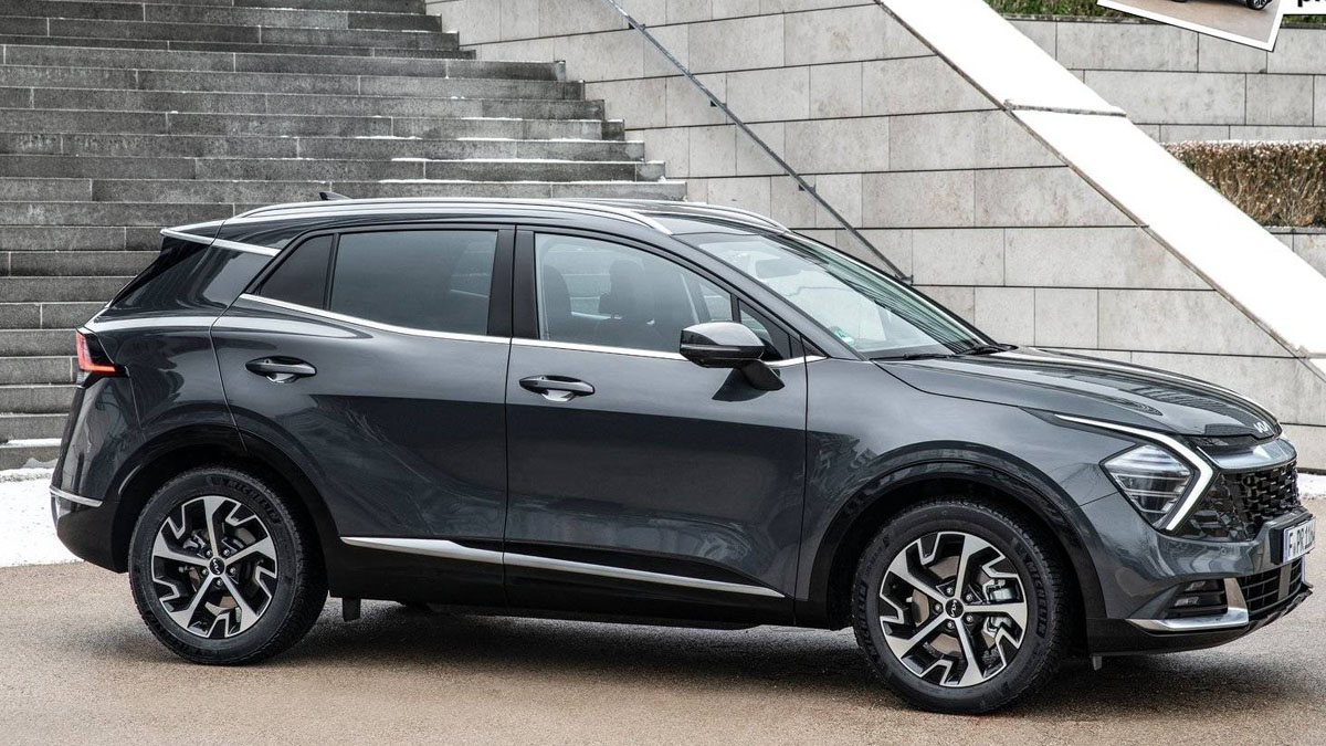 2022 Kia Sportage side view