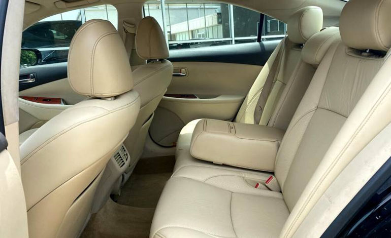 2011 Lexus ES interior