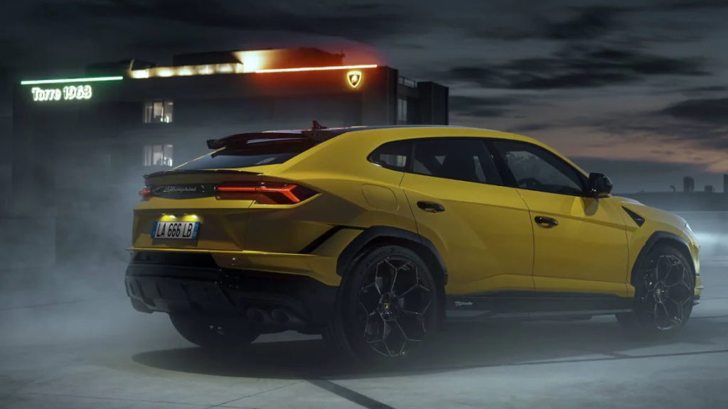 2023 Lamborghini Urus Performante backview