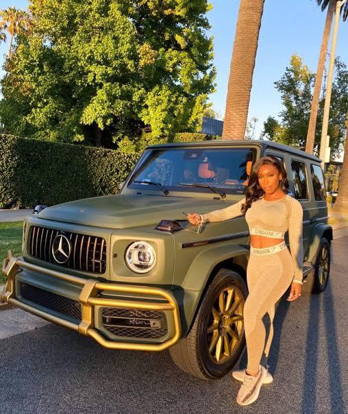 Jackie Aina Mercedes benz G63