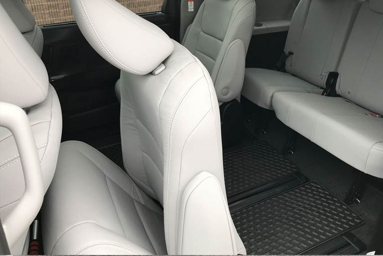 2018 Toyota Sienna interior