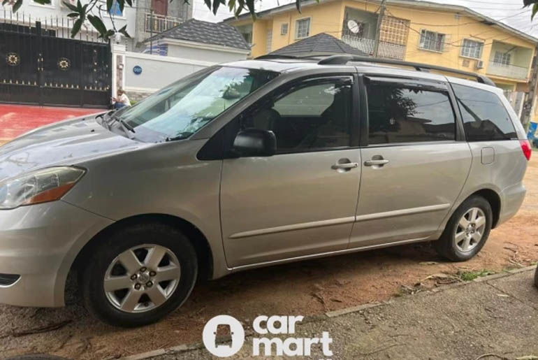 Used Toyota Sienna 2010