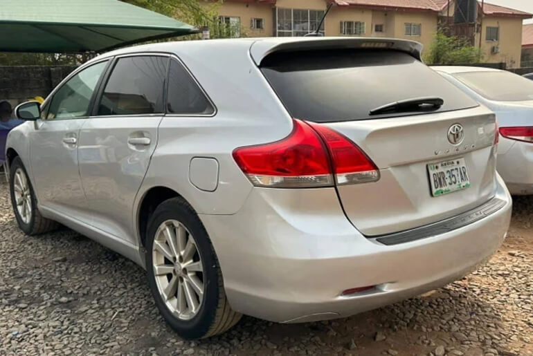 Super clean 2010 Toyota Venza back view