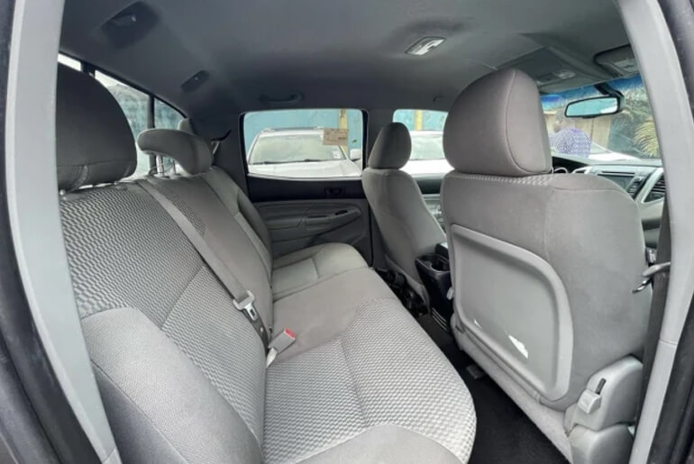 Tokunbo 2013 Toyota Tacoma interior