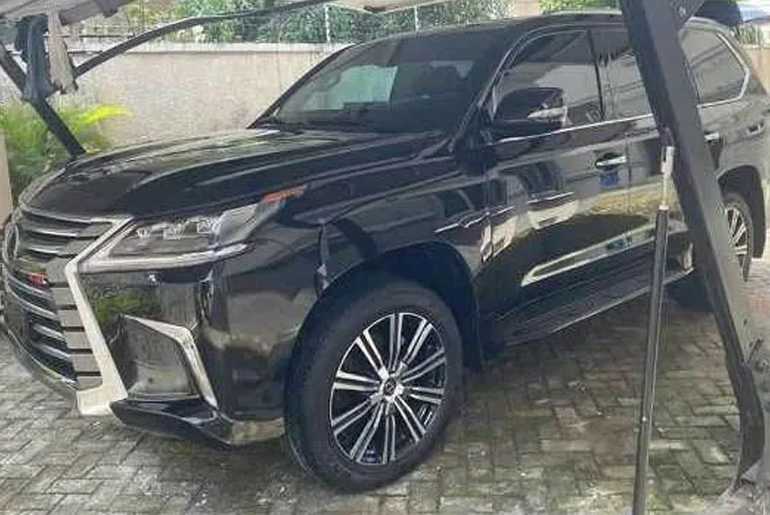 Olusegun Obasanjo Lexus 570