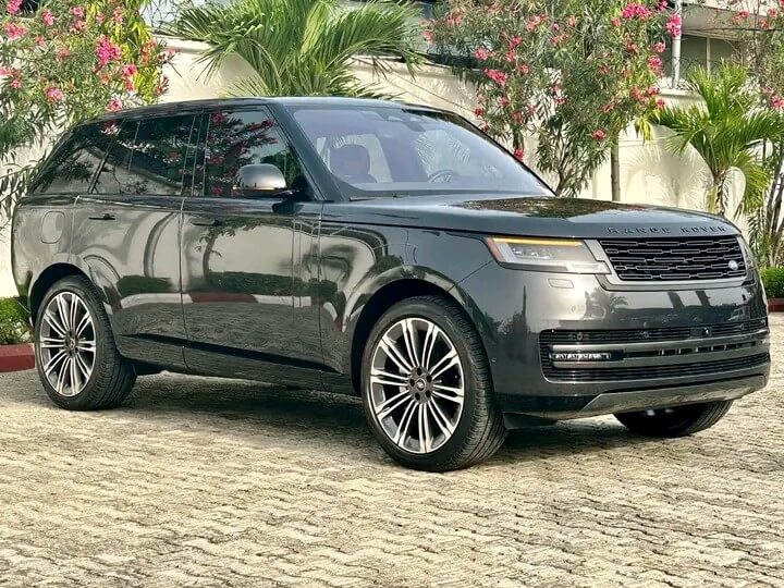 Brand New 2023 Range Rover Vogue P400 SWD