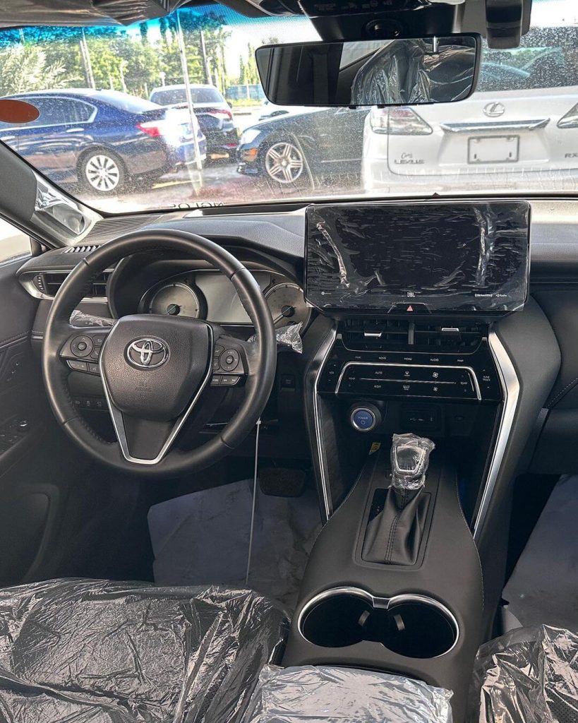 2021 Toyota Venza interior