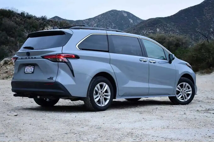 Top 2 Most Fuel-Efficient Minivans to Buy in 2023