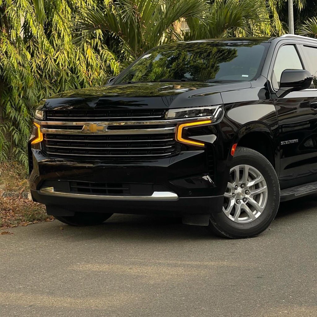 2023 Chevrolet Suburban front view