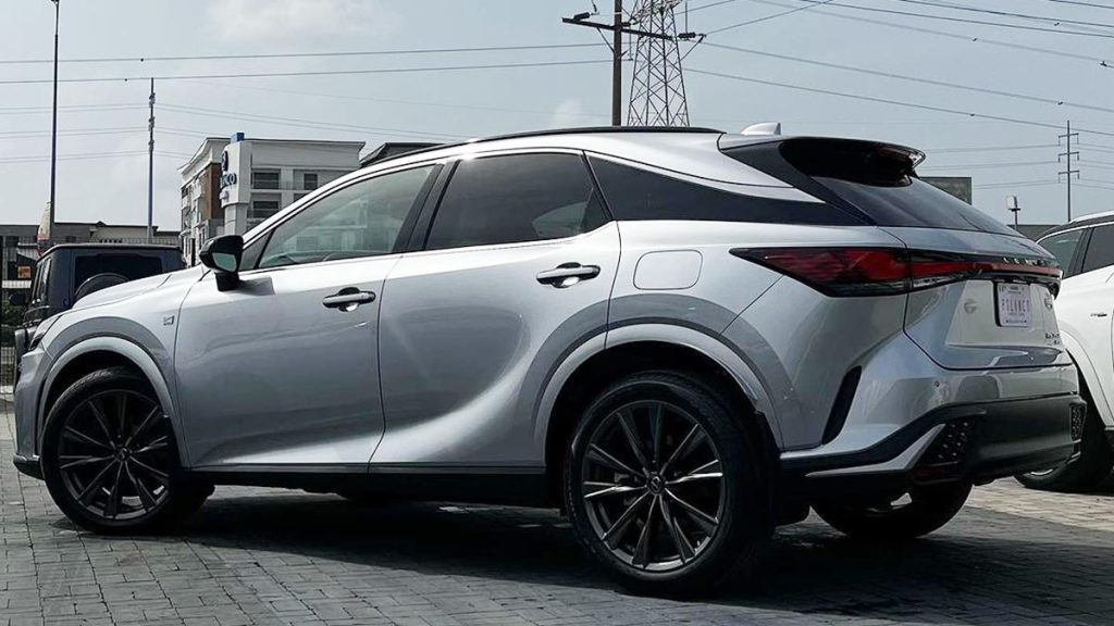 2023 Lexus RX350 side view