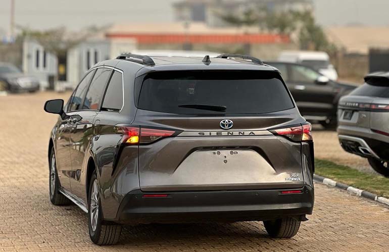 2023 Toyota sienna back view