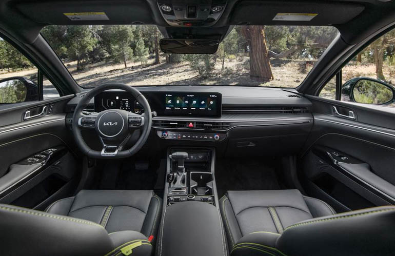 2025 Kia K5 interior