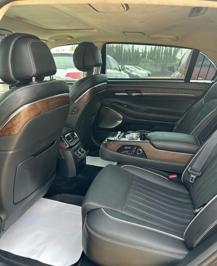 Interior of GENESIS G90 3.0