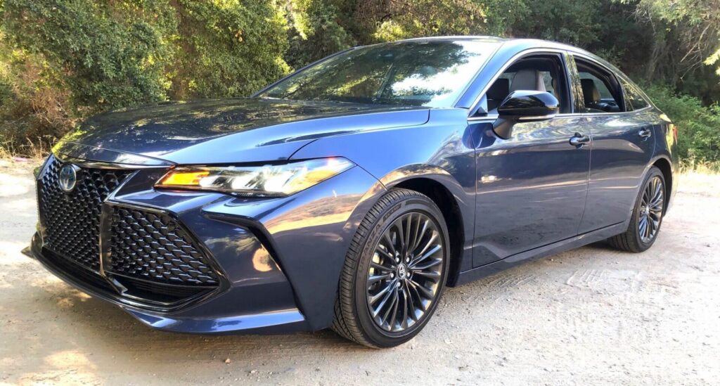 Here’s Why The 2020 Toyota Avalon Hybrid Is a Great Family Car