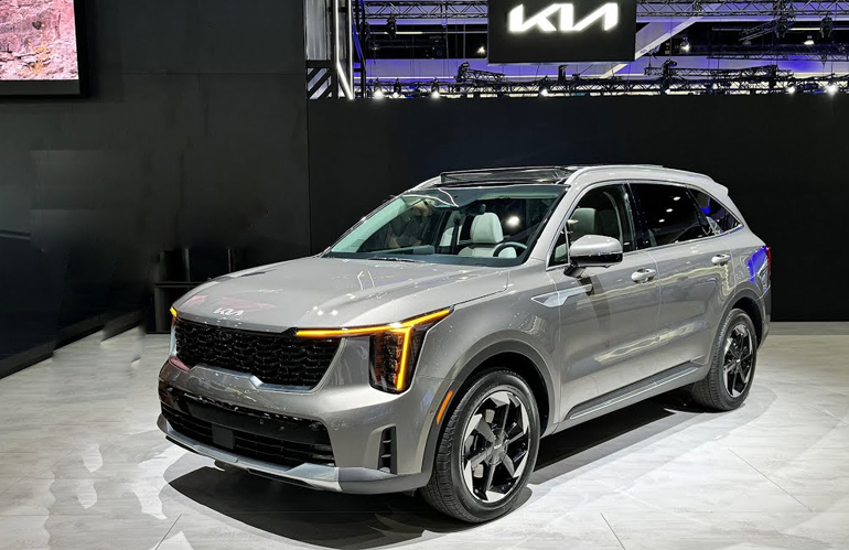 MEET The 2024 Kia Sorento First Look, Borrows A New Look & Tech From Big Brother Telluride