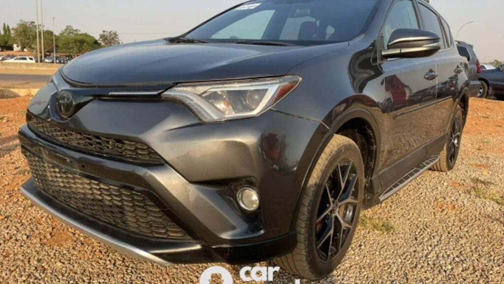 Super clean 2017 Toyota RAV4