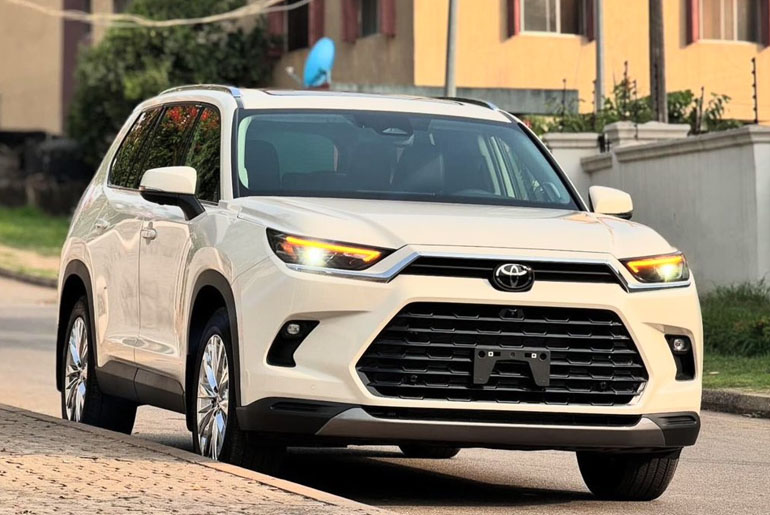 2024 Toyota Highlander Platinum