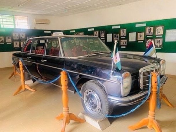 General Murtala Muhammad Mercedes-Benz 230.6