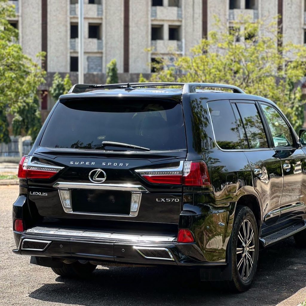 Brain jotter's Lexus LX 570 Super Sport